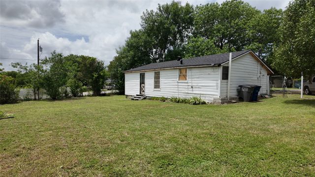 327 S Overlook Drive, Red Oak, TX 75154