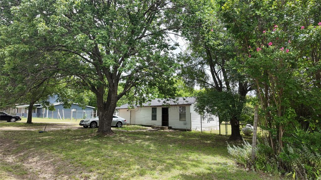 327 S Overlook Drive, Red Oak, TX 75154