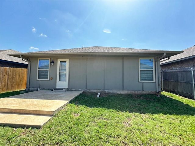 3813 Central Park Drive, Moore, OK 73160