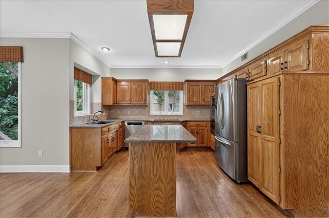 2216 SW Waterfall Drive, Lee's Summit, MO 64081