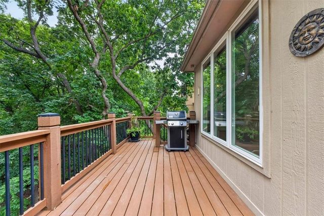 2216 SW Waterfall Drive, Lee's Summit, MO 64081