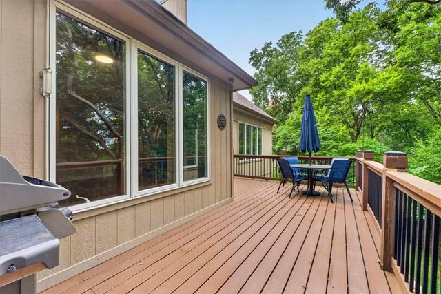2216 SW Waterfall Drive, Lee's Summit, MO 64081