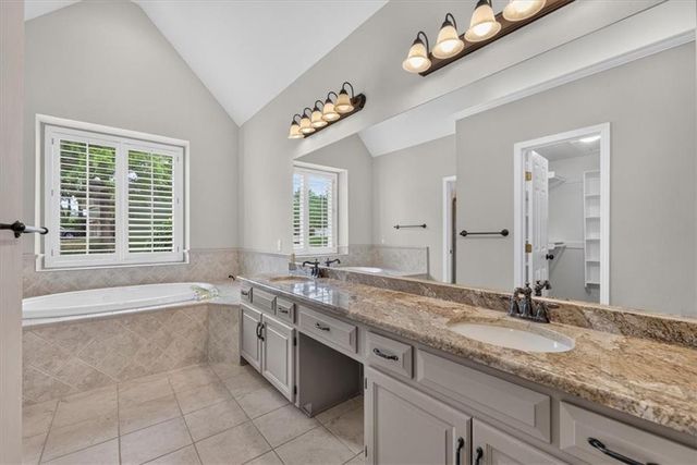 2216 SW Waterfall Drive, Lee's Summit, MO 64081