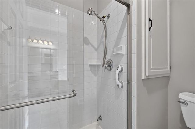 2216 SW Waterfall Drive, Lee's Summit, MO 64081