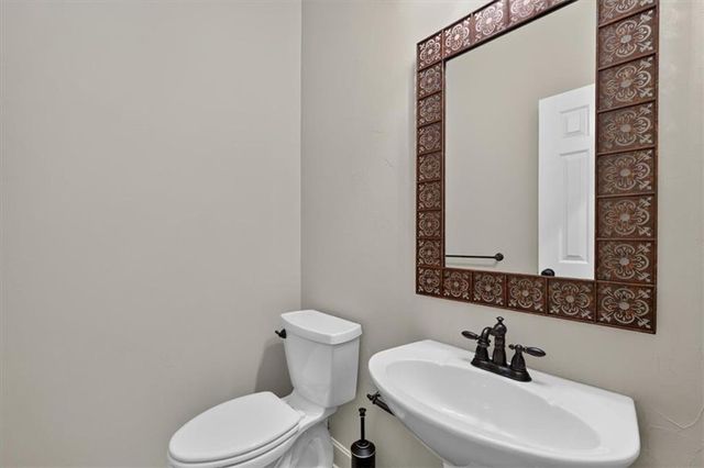 2216 SW Waterfall Drive, Lee's Summit, MO 64081