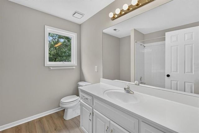 2216 SW Waterfall Drive, Lee's Summit, MO 64081