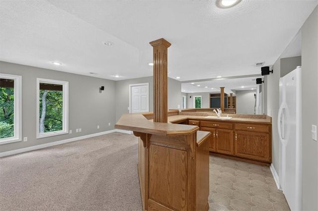 2216 SW Waterfall Drive, Lee's Summit, MO 64081