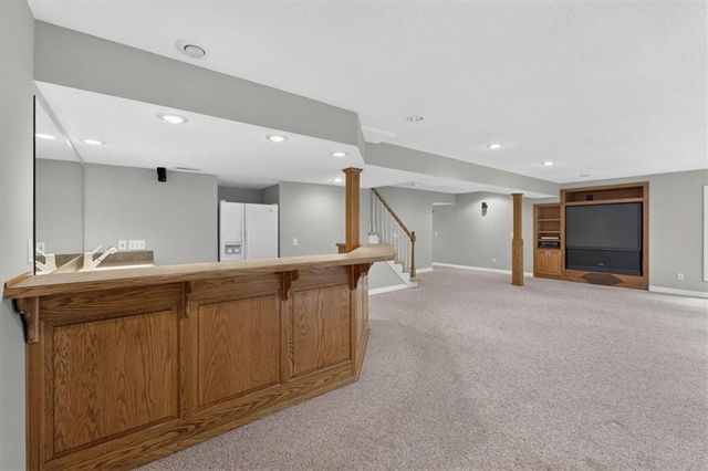 2216 SW Waterfall Drive, Lee's Summit, MO 64081