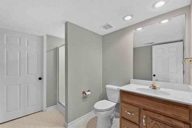 2216 SW Waterfall Drive, Lee's Summit, MO 64081