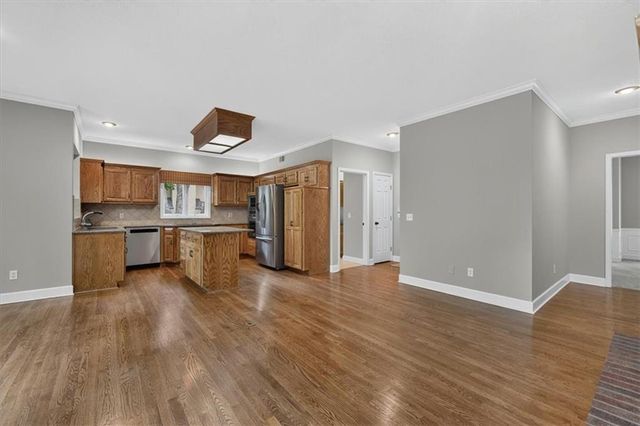 2216 SW Waterfall Drive, Lee's Summit, MO 64081