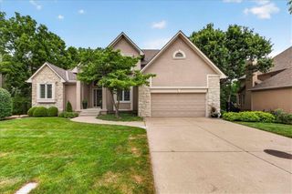 2216 SW Waterfall Drive, Lee's Summit, MO 64081