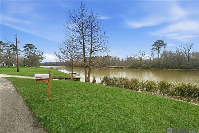 18475 H H Wilson Rd, Prairieville, LA 70769