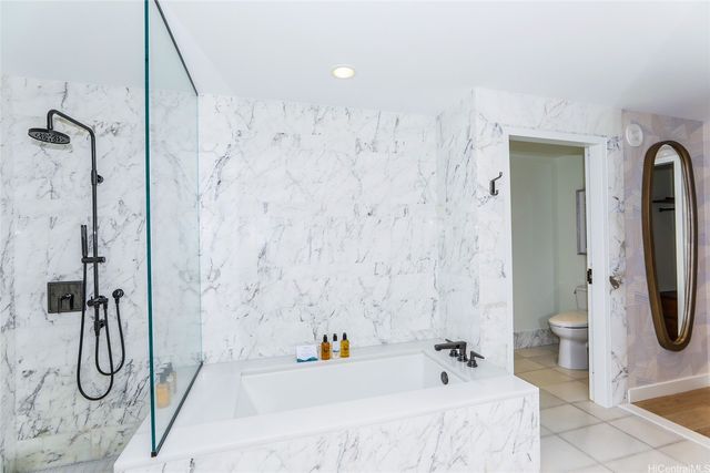 383 Kalaimoku Street 3302, Honolulu, HI 96815