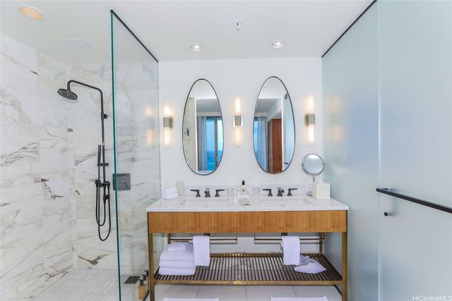 383 Kalaimoku Street 3302, Honolulu, HI 96815