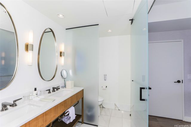 383 Kalaimoku Street 3302, Honolulu, HI 96815
