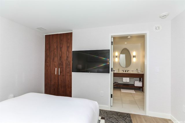 383 Kalaimoku Street 3302, Honolulu, HI 96815