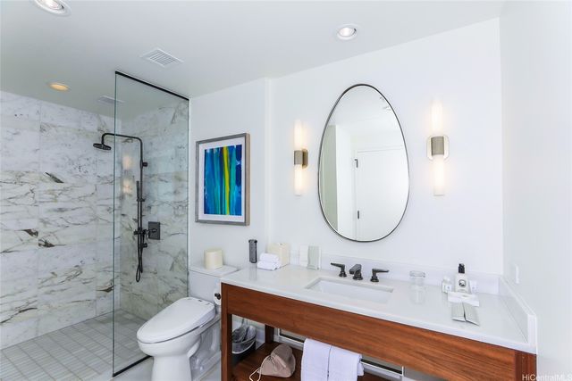383 Kalaimoku Street 3302, Honolulu, HI 96815