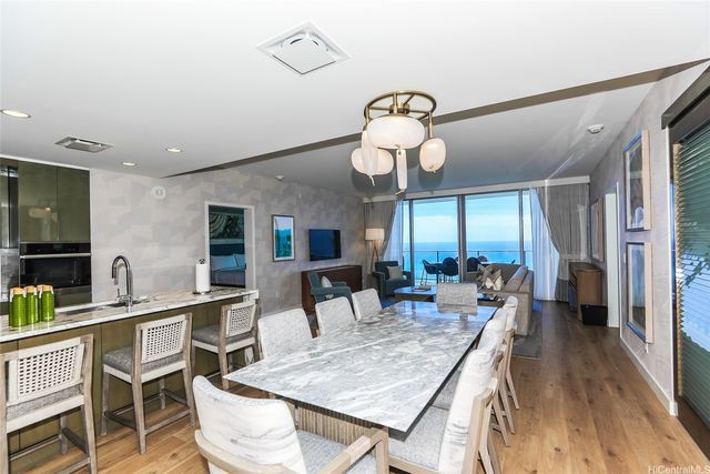 383 Kalaimoku Street 3302, Honolulu, HI 96815