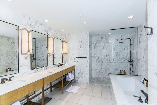 383 Kalaimoku Street 3302, Honolulu, HI 96815