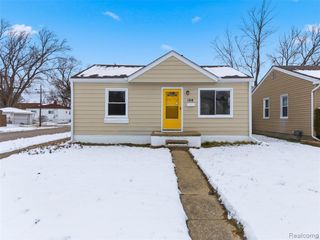 108 W Kalama Avenue, Madison Heights, MI 48071