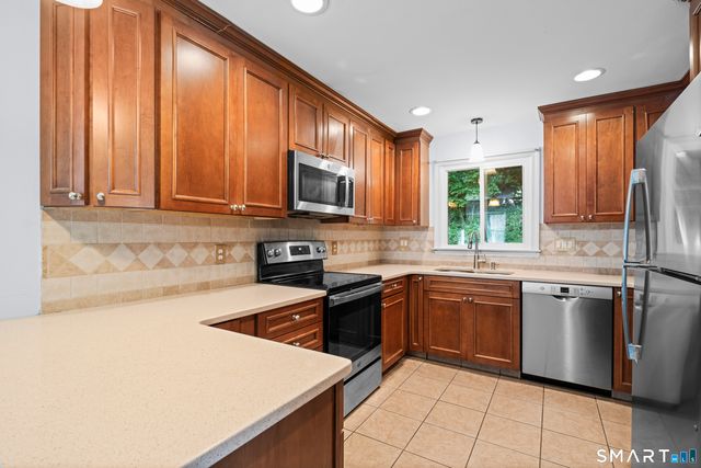 122 Green Hill Lane, Cheshire, CT 06410
