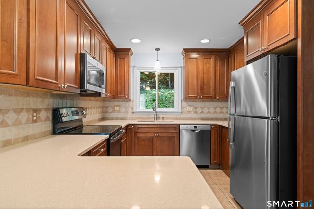 122 Green Hill Lane, Cheshire, CT 06410
