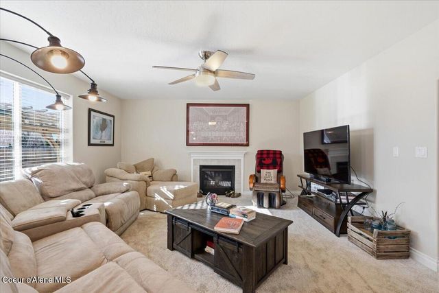 2472 W Warwick Ct, Hayden, ID 83835