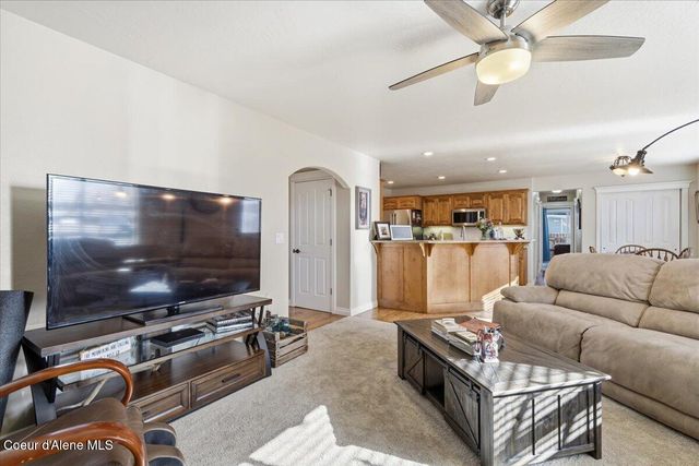 2472 W Warwick Ct, Hayden, ID 83835