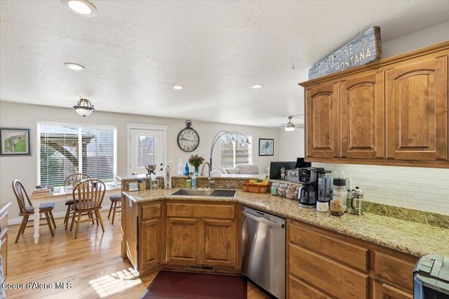 2472 W Warwick Ct, Hayden, ID 83835