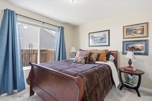 2472 W Warwick Ct, Hayden, ID 83835