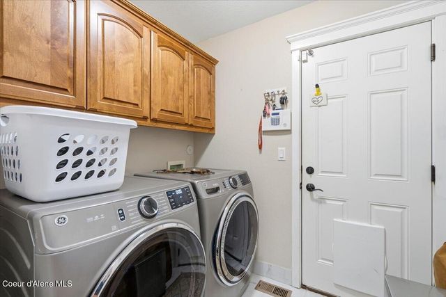 2472 W Warwick Ct, Hayden, ID 83835