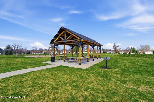 2472 W Warwick Ct, Hayden, ID 83835