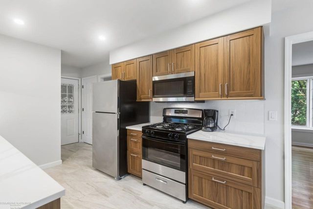 11008 17 Mile Road, Sterling Heights, MI 48313