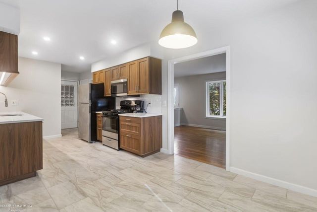 11008 17 Mile Road, Sterling Heights, MI 48313