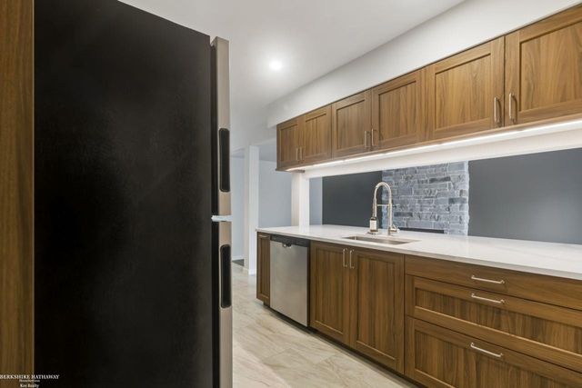 11008 17 Mile Road, Sterling Heights, MI 48313