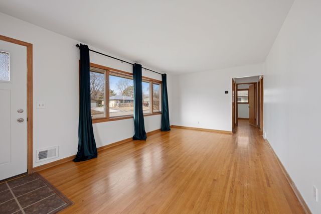 7012 Drew Avenue N, Brooklyn Center, MN 55429