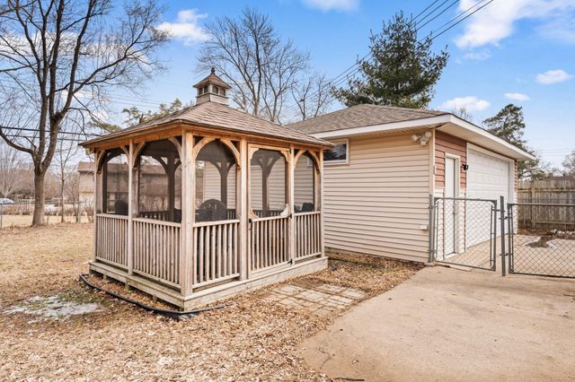 7012 Drew Avenue N, Brooklyn Center, MN 55429