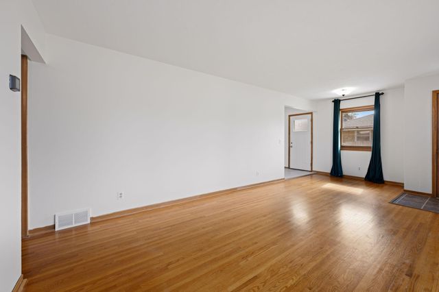 7012 Drew Avenue N, Brooklyn Center, MN 55429