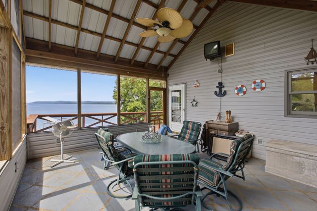 421 Bluff Point Ln, Waverly, TN 37185