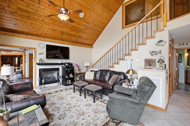 421 Bluff Point Ln, Waverly, TN 37185
