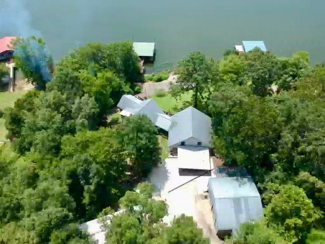 421 Bluff Point Ln, Waverly, TN 37185
