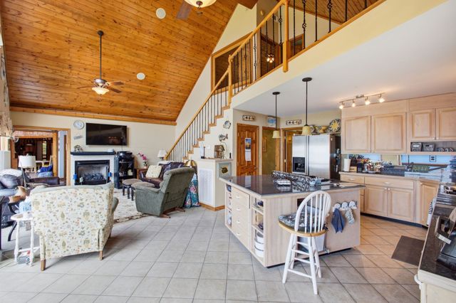 421 Bluff Point Ln, Waverly, TN 37185