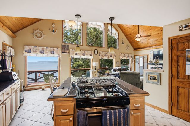 421 Bluff Point Ln, Waverly, TN 37185