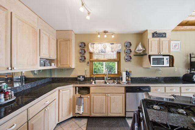 421 Bluff Point Ln, Waverly, TN 37185