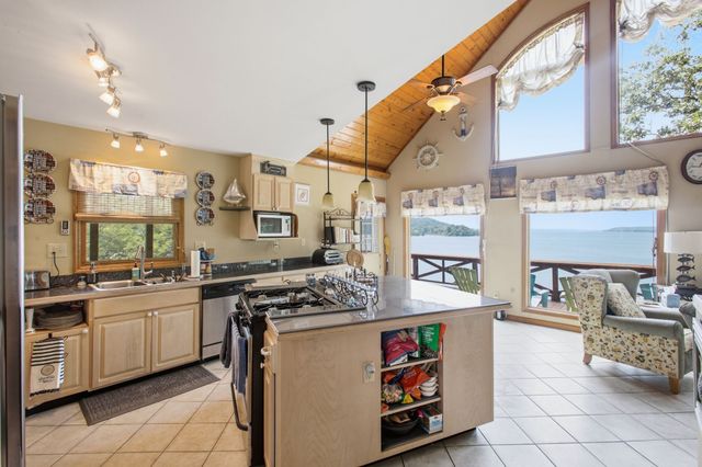 421 Bluff Point Ln, Waverly, TN 37185