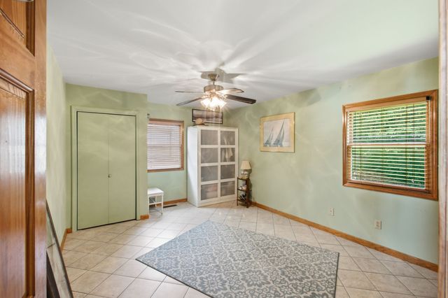 421 Bluff Point Ln, Waverly, TN 37185