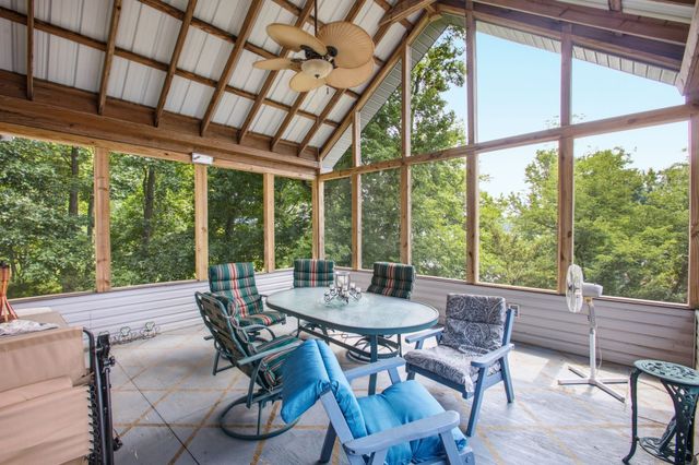 421 Bluff Point Ln, Waverly, TN 37185