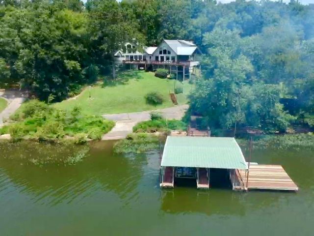421 Bluff Point Ln, Waverly, TN 37185
