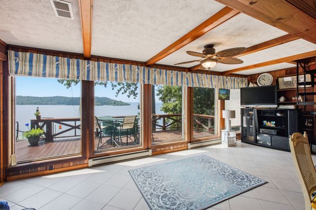 421 Bluff Point Ln, Waverly, TN 37185