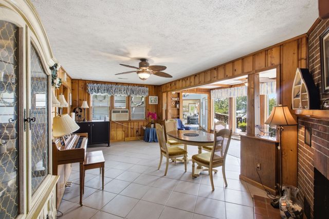 421 Bluff Point Ln, Waverly, TN 37185